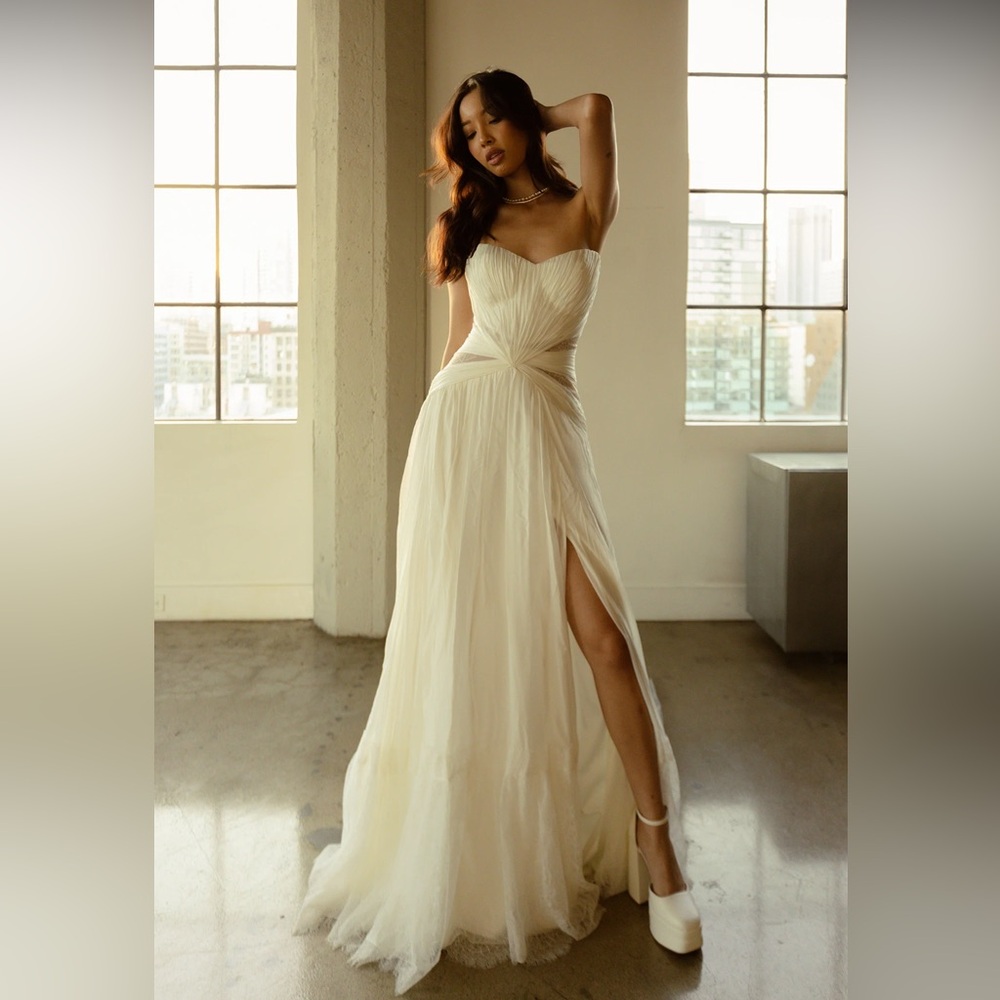 Elegant White Strapless Gown